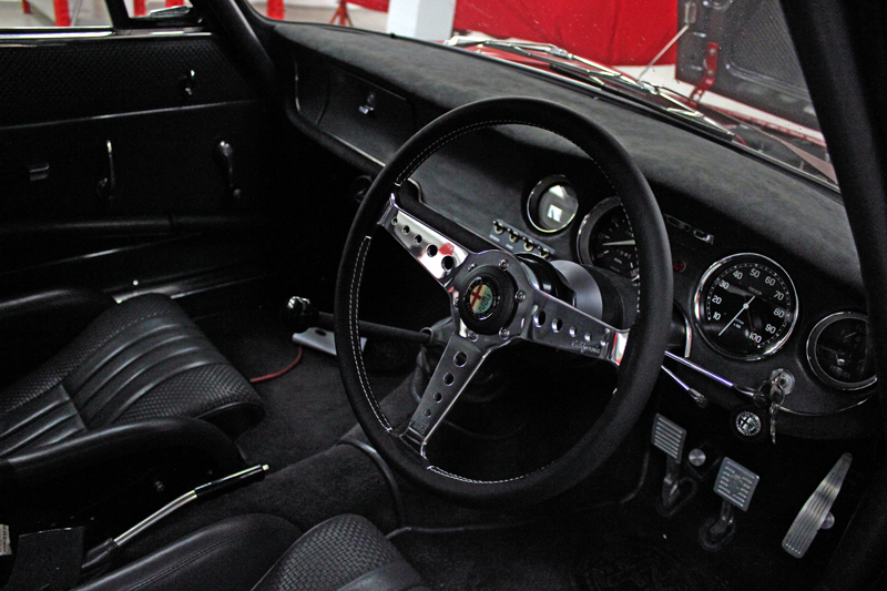Momo California Heritage Steering Wheel - Alfaholics