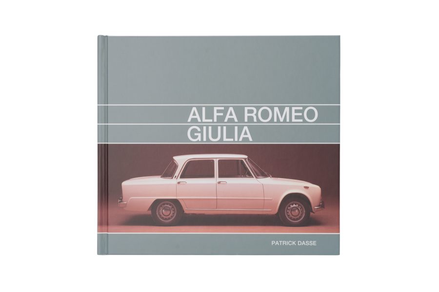 Alfa Romeo Giulia Book